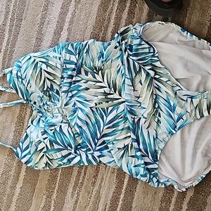 Womens 3x 24/26 swimsuit like new